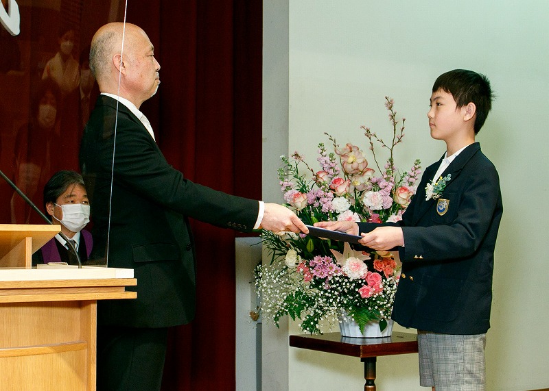 小学校の卒業式で着ました。 卒業式｜横浜三育小学校